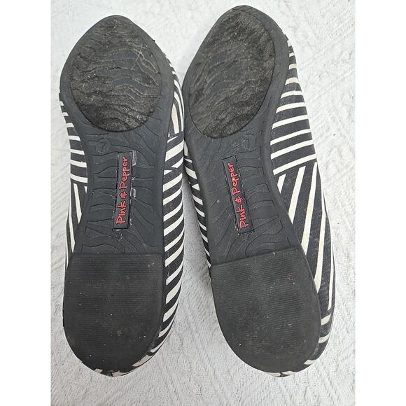 Pink&Pepper Womens 7 Zebra Striped Flats READ - Picture 10 of 11
